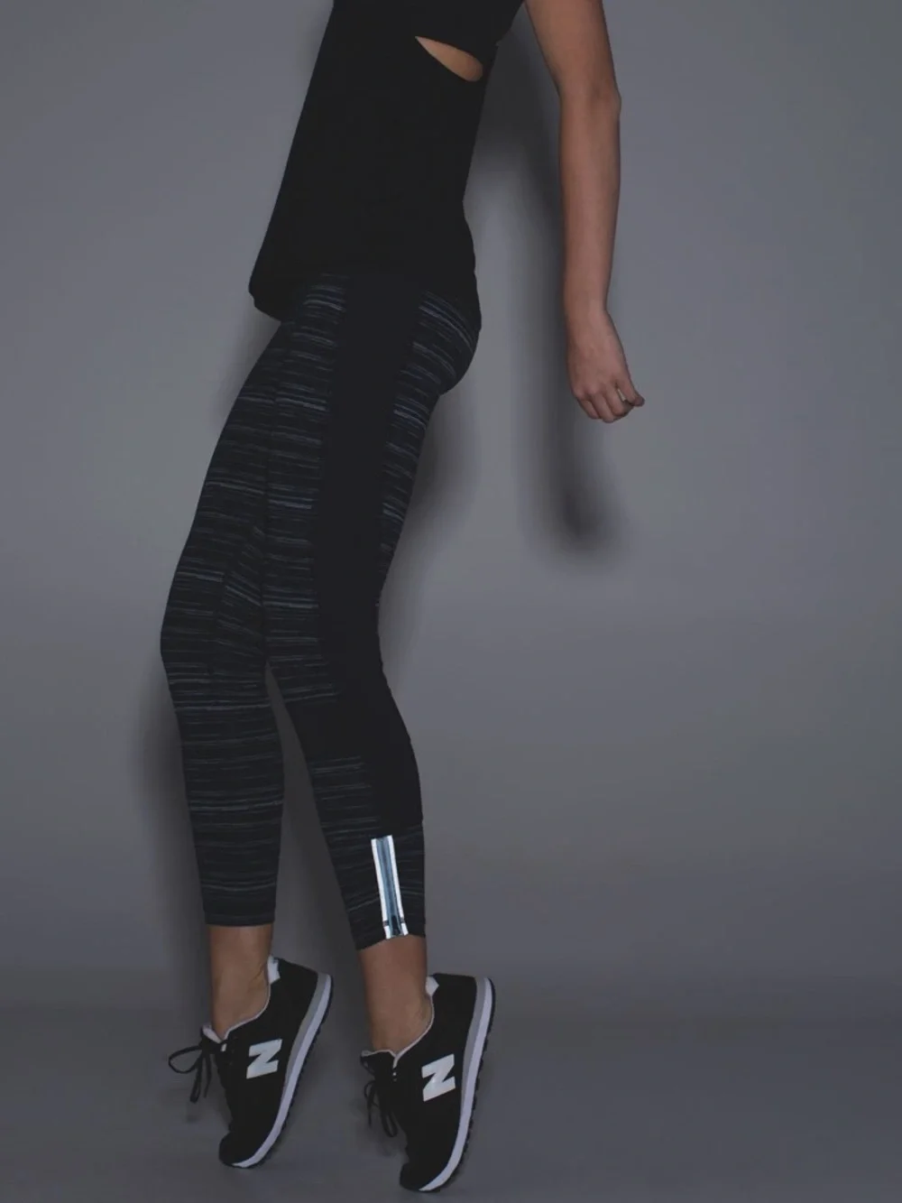 Lululemon RUN THE WORLD Blue Stripes Leggings Size 4 Ankle Zip Butterfly Waist